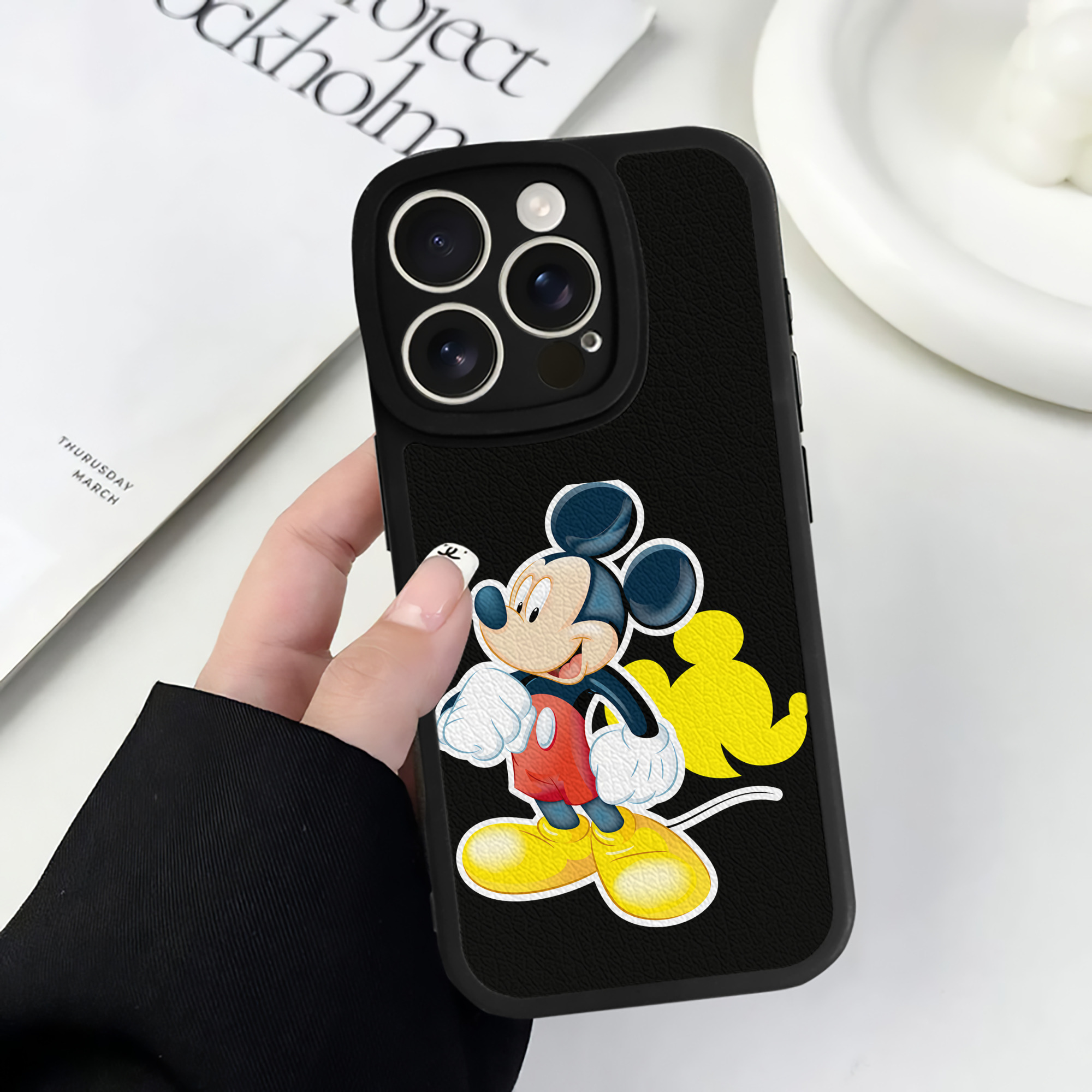 （画像用） ミッキーマウス Mickey Mouse 【iPhone 16シリーズ対応】シリコンスマホケース（レザー調） 材質：シリコン